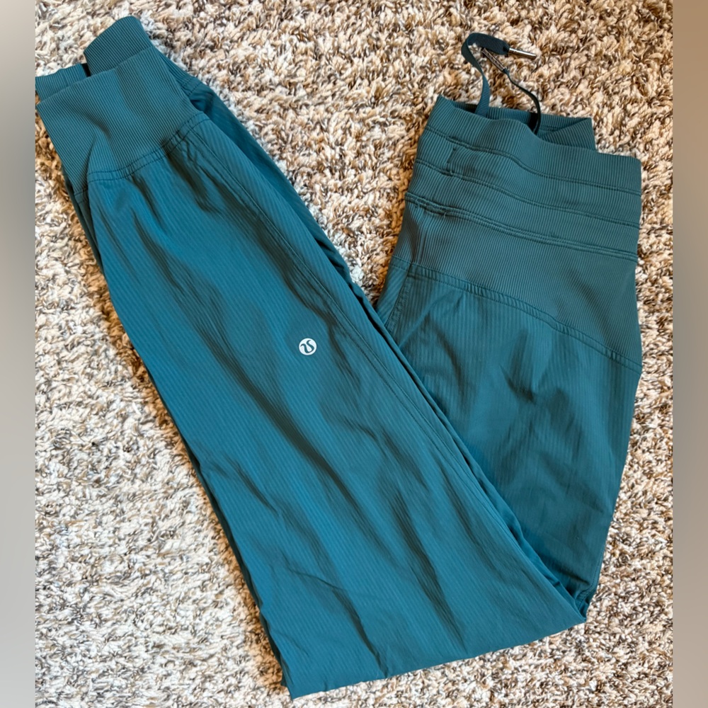 Lululemon Dance Studio Jogger Mid Rise Size 4 Green Jasper.